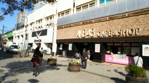 AKB48カフェとガンダムカフェ。