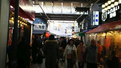 またまたいつものように大統領本店の様子を見つつ、左に曲がって上野駅へ向かいます。