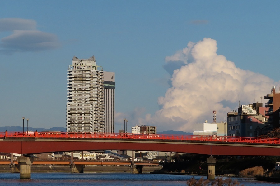 2020年1月30日鏡川から入道雲を撮った
