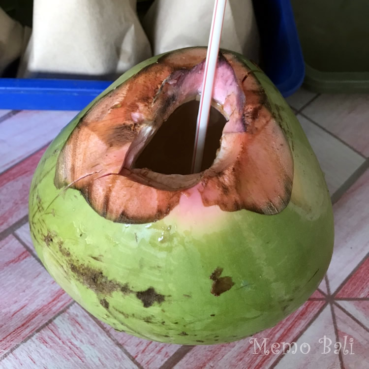 バリ島「Kelapa Wulung（赤いココナッツ）」