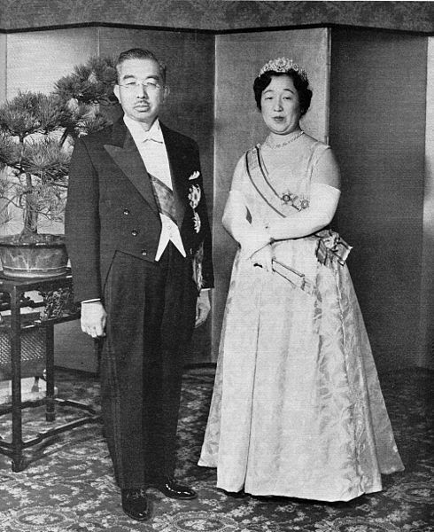 490px-Emperor_Showa__Empress_Kojun_1956-11.jpg