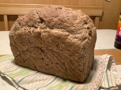 いつもより膨らみが良く、高さにあるパンになったのはサワードウの力か？ それともたまたま気温のせいでふくらみが良かったのか?