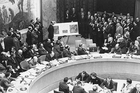 450px-Adlai_Stevenson_shows_missiles_to_UN_Security_Council_with_David_Parker_standing.jpg
