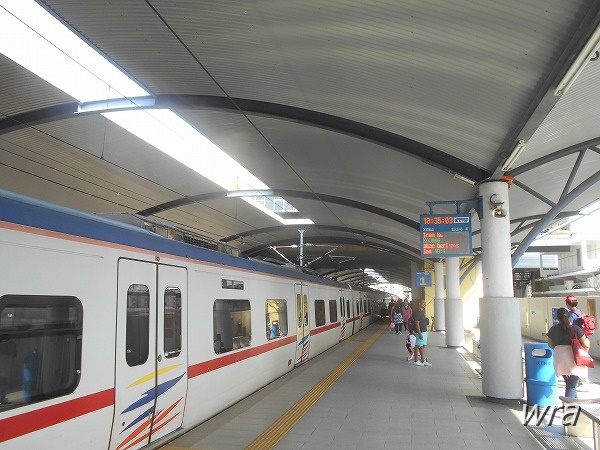 KTM commuter Batu Caves station and class 92
