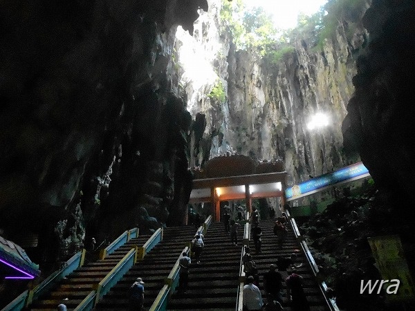 バトゥ洞窟内部の風景